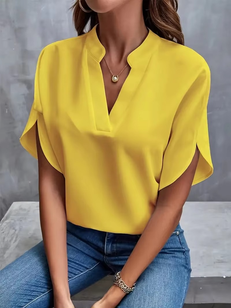 Eastwood and Bloom™ | Malin – V-neck top in soft fabric and feminine tone