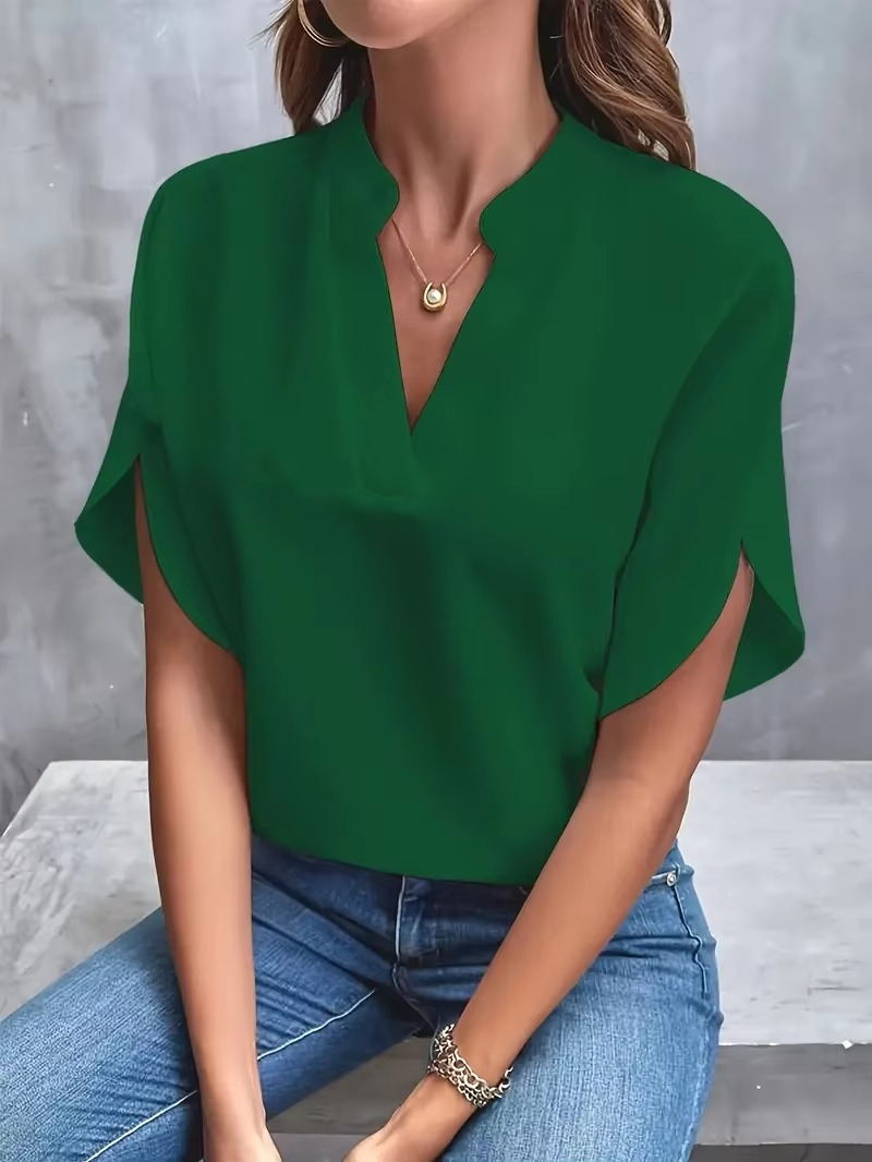 Eastwood and Bloom™ | Malin – V-neck top in soft fabric and feminine tone