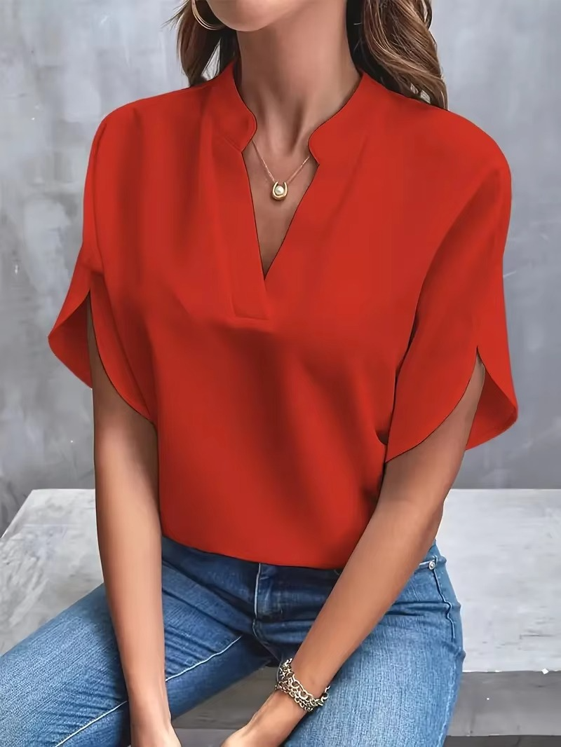Eastwood and Bloom™ | Malin – V-neck top in soft fabric and feminine tone
