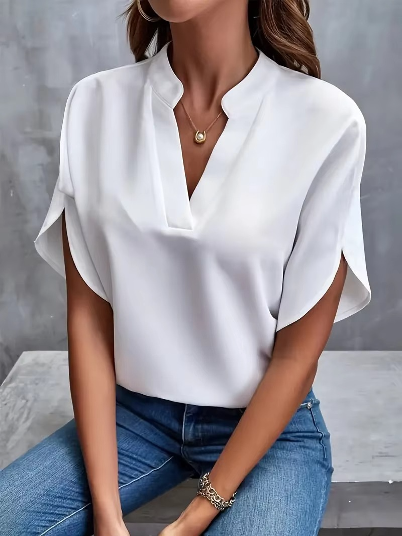 Eastwood and Bloom™ | Malin – V-neck top in soft fabric and feminine tone
