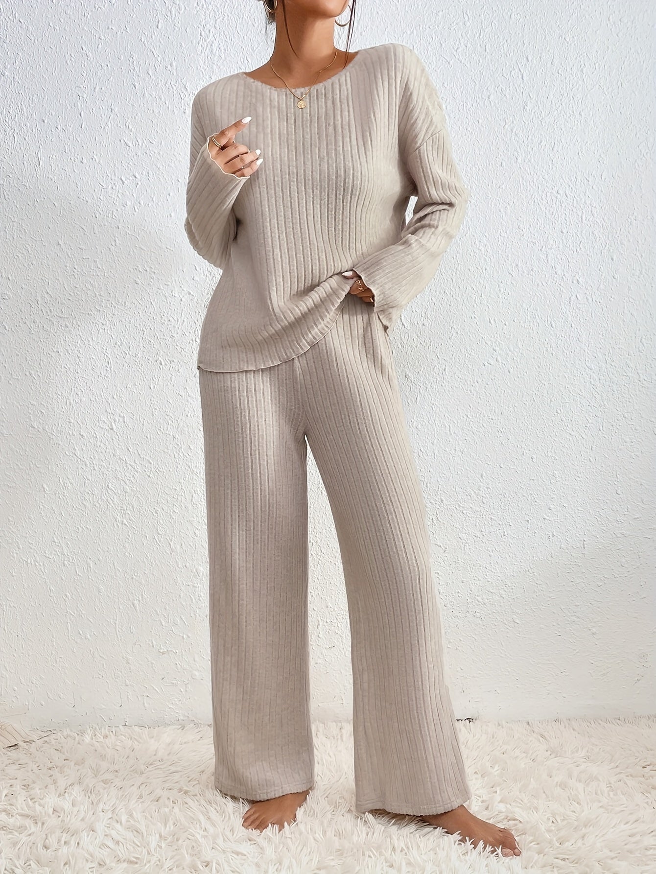 Eastwood and Bloom™ | Elegant set for women with ribbed sweater and straight leg