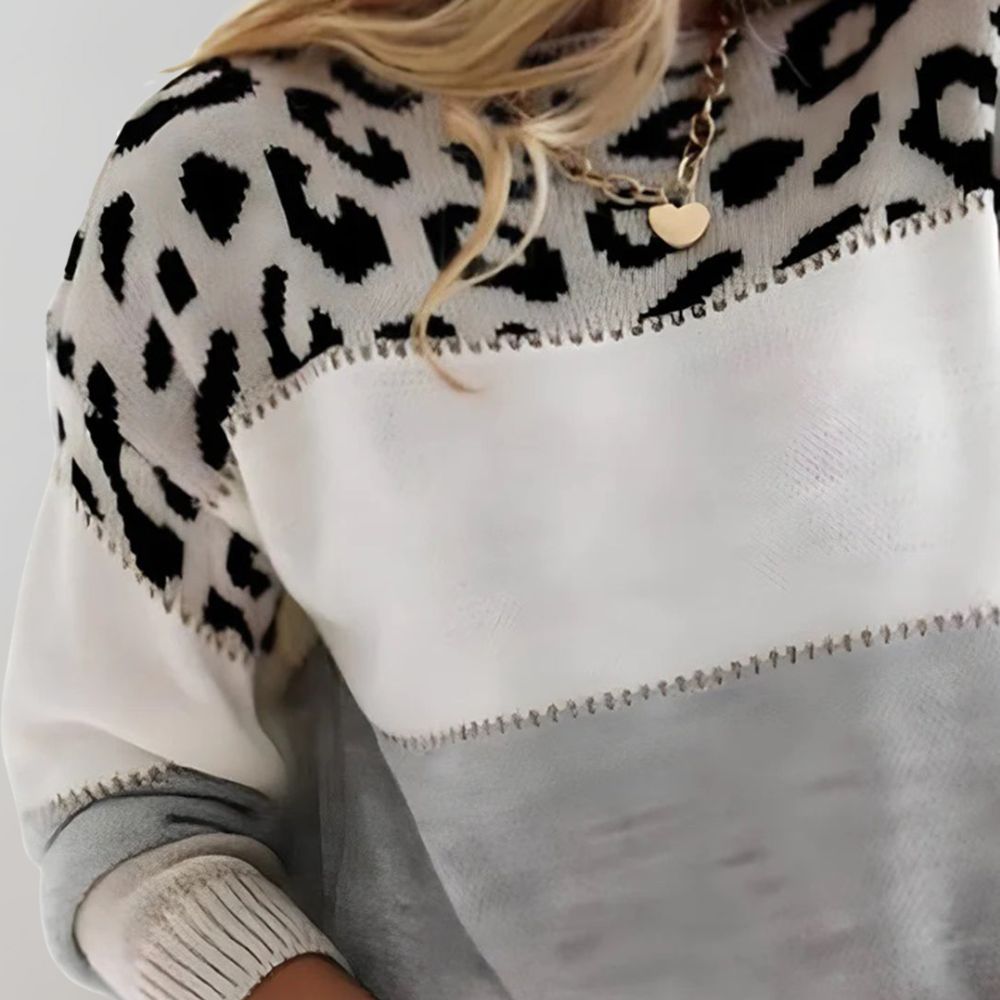 Laura | Relaxed Sweater with Leopard Design