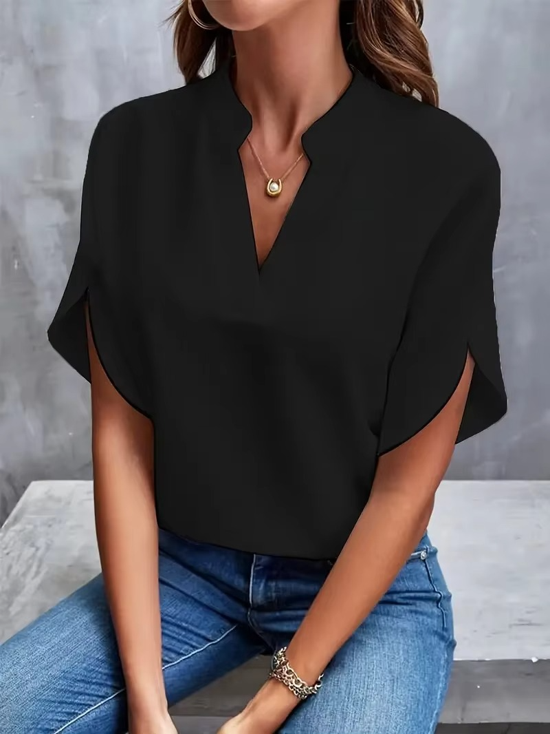 Eastwood and Bloom™ | Malin – V-neck top in soft fabric and feminine tone