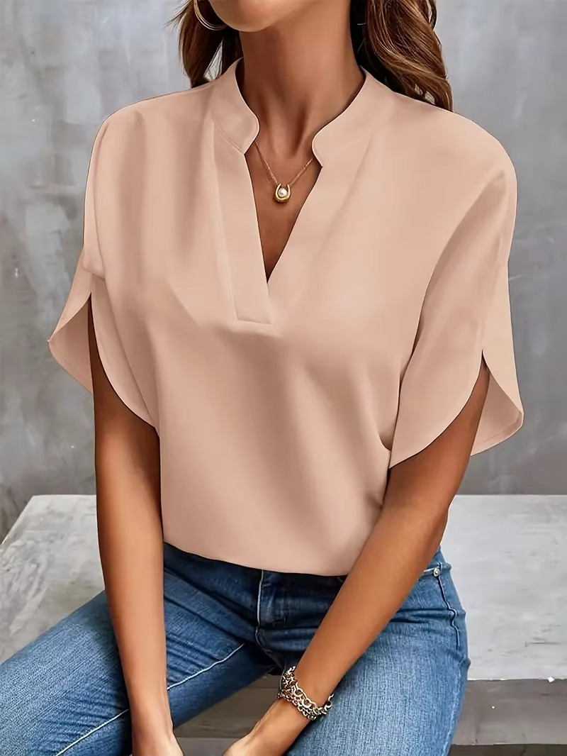 Eastwood and Bloom™ | Malin – V-neck top in soft fabric and feminine tone